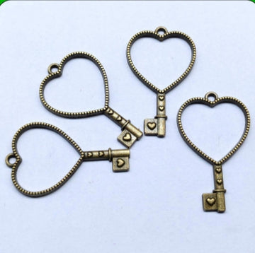 Antique Heart key  Open  Bezzel (set of 5) -21